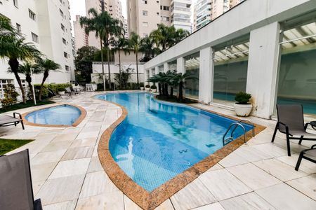 Apartamento à venda com 256m², 4 quartos e 4 vagasÁrea comum - Piscina