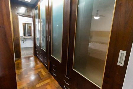 Apartamento à venda com 256m², 4 quartos e 4 vagasCloset da suíte 3