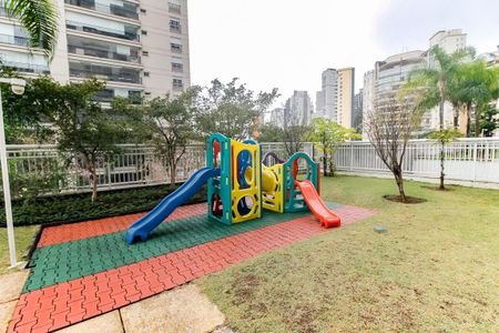 Apartamento à venda com 256m², 4 quartos e 4 vagasÁrea comum - Playground
