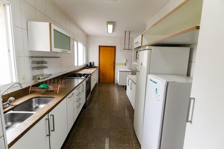 Apartamento à venda com 256m², 4 quartos e 4 vagasCozinha - Armários