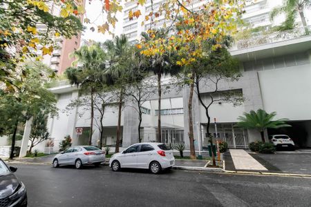 Apartamento à venda com 256m², 4 quartos e 4 vagasFachada e portaria