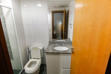 Apartamento à venda com 256m², 4 quartos e 4 vagasBanheiro da Suíte 2