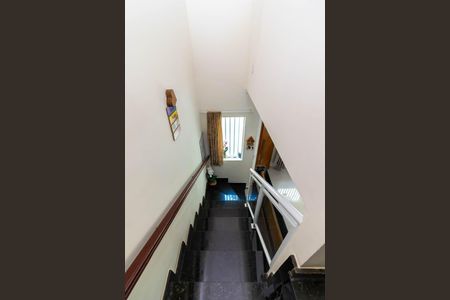 Casa de condomínio à venda com 72m², 2 quartos e 2 vagasEscada