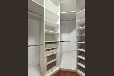 Apartamento para alugar com 95m², 3 quartos e 2 vagas Apartamento para alugar com 95m², 3 quartos e 2 vagasCloset da suíte 1