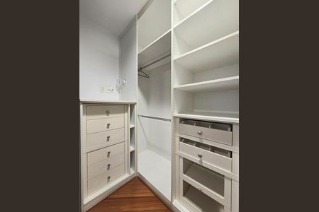Apartamento para alugar com 95m², 3 quartos e 2 vagas Apartamento para alugar com 95m², 3 quartos e 2 vagasCloset da suíte 1
