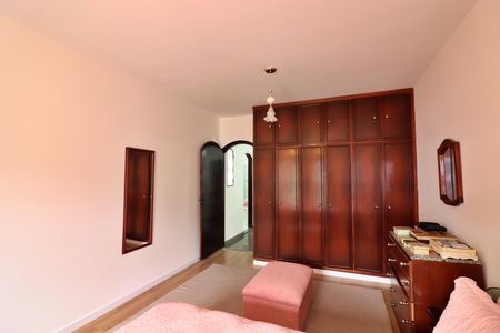 Casa à venda com 228m², 3 quartos e 6 vagasSuíte