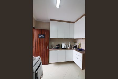 Casa à venda com 228m², 3 quartos e 6 vagasCozinha 