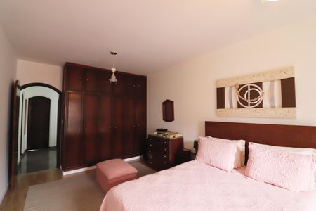 Casa à venda com 228m², 3 quartos e 6 vagasSuíte