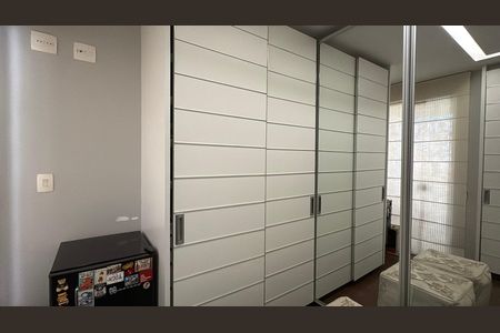 Apartamento à venda com 162m², 2 quartos e 2 vagas Apartamento à venda com 162m², 2 quartos e 2 vagasCloset da suíte 1
