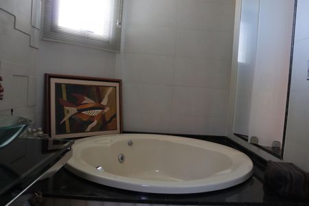 Apartamento à venda com 162m², 2 quartos e 2 vagasBanheira - Suite principal