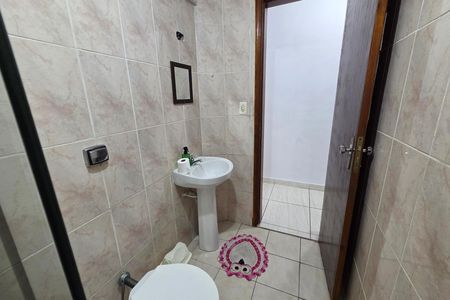 Banheiro de apartamento para alugar com 2 quartos, 70m² em Aviação, Praia Grande