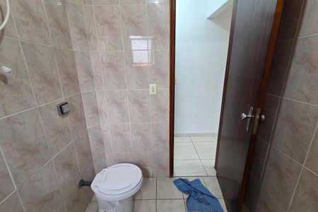 Apartamento para alugar com 70m², 2 quartos e 1 vaga Apartamento para alugar com 70m², 2 quartos e 1 vagaBanheiro da Suíte 1