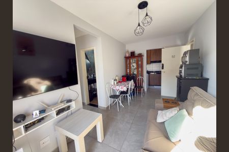 Sala de apartamento à venda com 2 quartos, 49m² em Chácara Novo Horizonte, Contagem