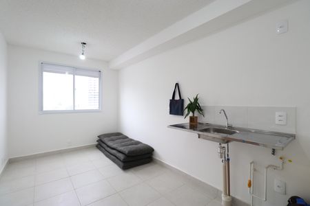 Sala/Cozinha/Área de serviço de apartamento para alugar com 1 quarto, 27m² em Parque Industrial Tomas Edson, São Paulo