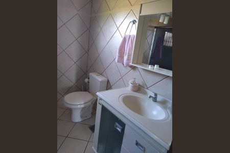 Banheiro de casa de condomínio para alugar com 4 quartos, 263m² em Águas claras, Viamão
