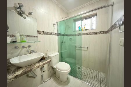 Casa à venda com 202m², 4 quartos e 2 vagas Casa à venda com 202m², 4 quartos e 2 vagasBanheiro