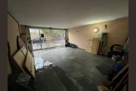 Casa à venda com 202m², 4 quartos e 2 vagas Casa à venda com 202m², 4 quartos e 2 vagasGaragem