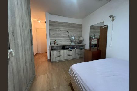 Casa à venda com 202m², 4 quartos e 2 vagas Casa à venda com 202m², 4 quartos e 2 vagasQuarto