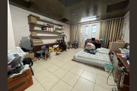 Casa à venda com 202m², 4 quartos e 2 vagas Casa à venda com 202m², 4 quartos e 2 vagasQuarto