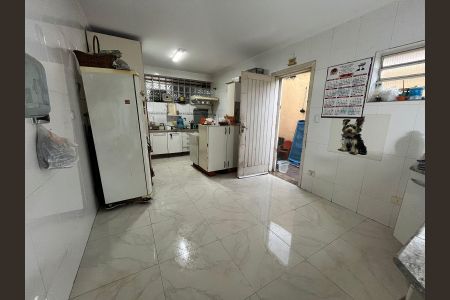 Casa à venda com 202m², 4 quartos e 2 vagas Casa à venda com 202m², 4 quartos e 2 vagasCozinha