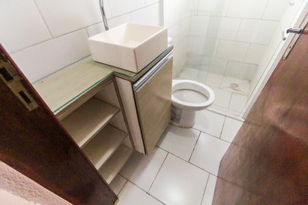 Casa de condomínio para alugar com 51m², 2 quartos e 1 vaga Casa de condomínio para alugar com 51m², 2 quartos e 1 vagaBanheiro