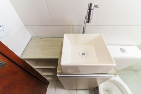 Casa de condomínio para alugar com 51m², 2 quartos e 1 vaga Casa de condomínio para alugar com 51m², 2 quartos e 1 vagaBanheiro