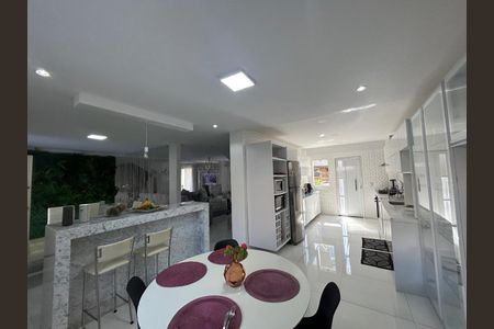 Casa à venda com 280m², 3 quartos e 4 vagas