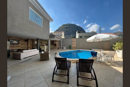 Casa à venda com 280m², 3 quartos e 4 vagas