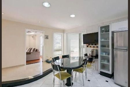 Casa para alugar com 600m², 5 quartos e 6 vagas