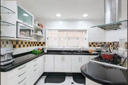 Casa para alugar com 600m², 5 quartos e 6 vagas