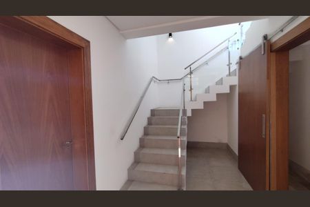 Casa à venda com 335m², 5 quartos e 4 vagas