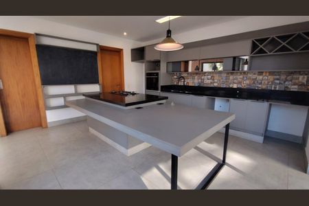 Casa à venda com 335m², 5 quartos e 4 vagas