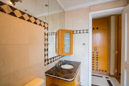Apartamento à venda com 296m², 4 quartos e 4 vagas Apartamento à venda com 296m², 4 quartos e 4 vagasBanheiro do quarto 3