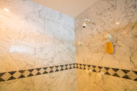 Apartamento à venda com 296m², 4 quartos e 4 vagas Apartamento à venda com 296m², 4 quartos e 4 vagasBanheiro do quarto 1