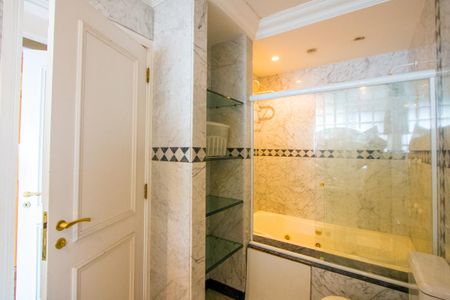 Apartamento à venda com 296m², 4 quartos e 4 vagas Apartamento à venda com 296m², 4 quartos e 4 vagasBanheiro do quarto 1