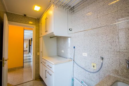 Apartamento à venda com 296m², 4 quartos e 4 vagas Apartamento à venda com 296m², 4 quartos e 4 vagasÁrea de serviço