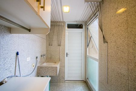 Apartamento à venda com 296m², 4 quartos e 4 vagas Apartamento à venda com 296m², 4 quartos e 4 vagasÁrea de serviço
