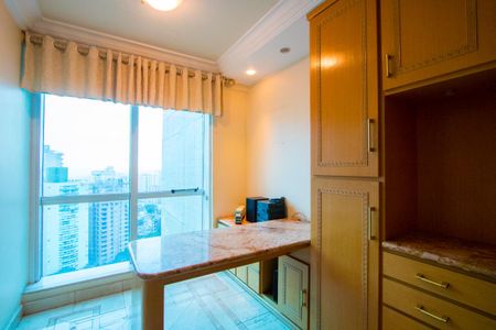 Apartamento à venda com 296m², 4 quartos e 4 vagas Apartamento à venda com 296m², 4 quartos e 4 vagasEscritório
