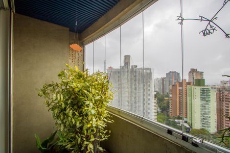 Apartamento à venda com 296m², 4 quartos e 4 vagas Apartamento à venda com 296m², 4 quartos e 4 vagasVaranda do quarto 1 e 2