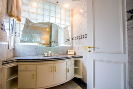 Apartamento à venda com 296m², 4 quartos e 4 vagas Apartamento à venda com 296m², 4 quartos e 4 vagasBanheiro do quarto 1