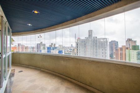 Apartamento à venda com 296m², 4 quartos e 4 vagas Apartamento à venda com 296m², 4 quartos e 4 vagasVaranda da sala