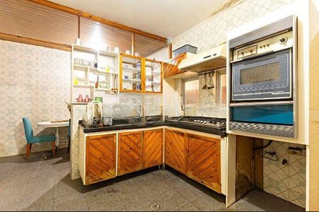 Casa à venda com 3 quartos, 304m² em Vila Inah, São Paulo