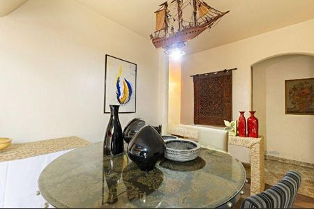 Casa à venda com 3 quartos, 304m² em Vila Inah, São Paulo