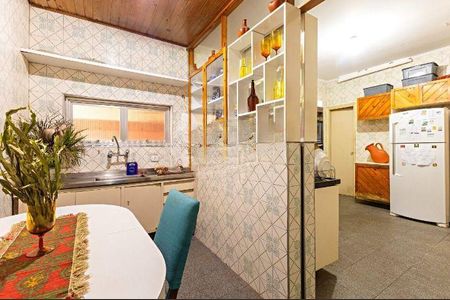 Casa à venda com 3 quartos, 304m² em Vila Inah, São Paulo