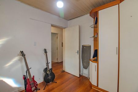 Quarto 2 de apartamento para alugar com 2 quartos, 110m² em Vila Ipiranga, Porto Alegre