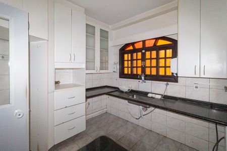 Casa para alugar com 276m², 5 quartos e 3 vagas Casa para alugar com 276m², 5 quartos e 3 vagasCozinha