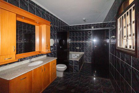 Casa para alugar com 276m², 5 quartos e 3 vagas Casa para alugar com 276m², 5 quartos e 3 vagasBanheiro da suíte