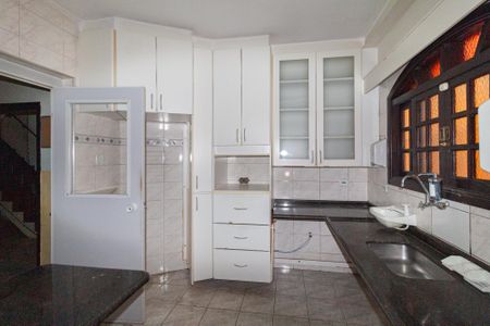 Casa para alugar com 276m², 5 quartos e 3 vagas Casa para alugar com 276m², 5 quartos e 3 vagasCozinha