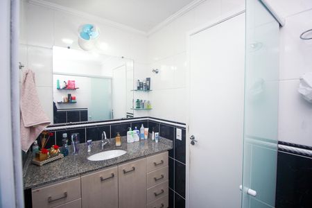 Apartamento à venda com 60m², 3 quartos e 1 vaga Apartamento à venda com 60m², 3 quartos e 1 vagaBanheiro