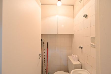 Apartamento à venda com 65m², 2 quartos e 1 vaga Apartamento à venda com 65m², 2 quartos e 1 vagaBanheiro de serviço